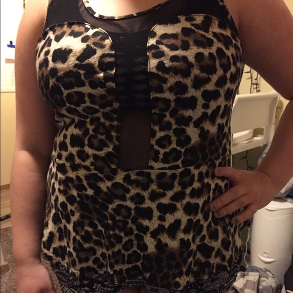 Peplum leopard top - Picture 1 of 6